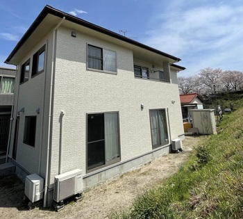 「川の近くで外壁のコケが気になっていました」外壁塗装　安来市T様邸