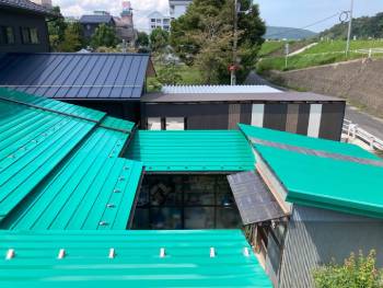 『爽やかなターコイズグリーンの屋根塗装工事』屋根塗装 倉吉市Y様邸